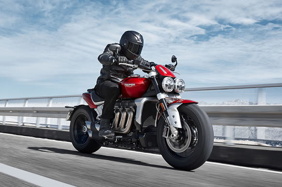 新型 TRIUMPH ROCKET 3 発表 ~ 究極の性能と堅牢なロードスター